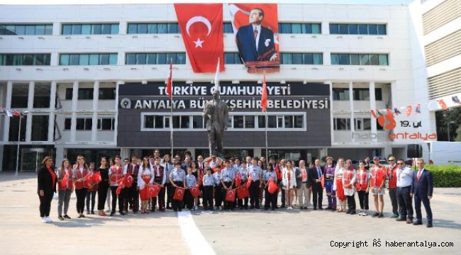 Büyükşehir Belediyesi 19 Mayıs'ı törenle kutladı