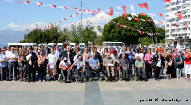 Engelliler haklarını meydanda haykırdı; 'Bizler de varız'
