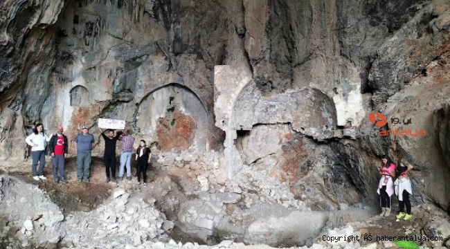 Gündoğmuş'daki tarihi mağara kilise, kaçak kazılarla talan edildi !