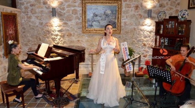 Kaleiçi'nde operalı akşam