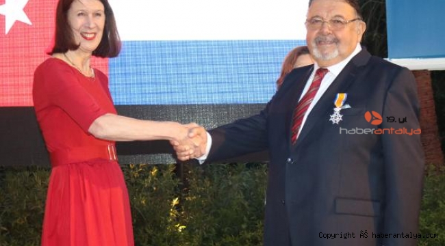 Konsolos Titiz'e kraliyet nişanı