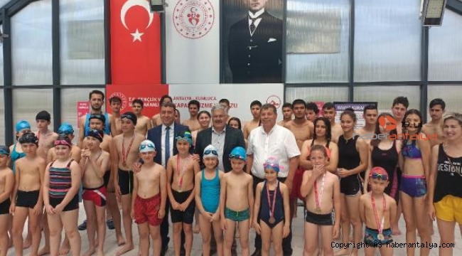 Kumluca'da yüzme şenliği