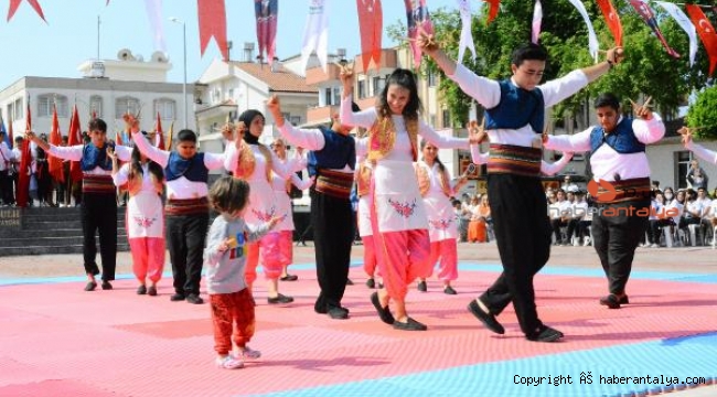 Manavgat'ta törene minik Doğa damga vurdu