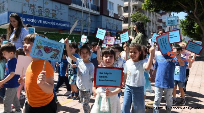 Minikler farkındalık için yürüdü