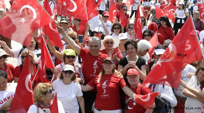Muratpaşa'da 19 Mayıs kutlamaları sabah sporuyla başladı
