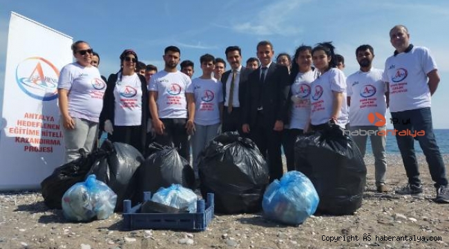 Öğrenciler sahil temizliği yaptı