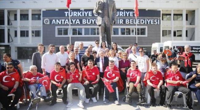 Özel bireylerin askerlik sevincinde duygulu anlar 
