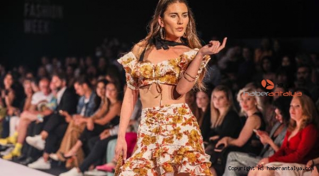 Podyumlar Antalya Moda Günleri'yle renklendi