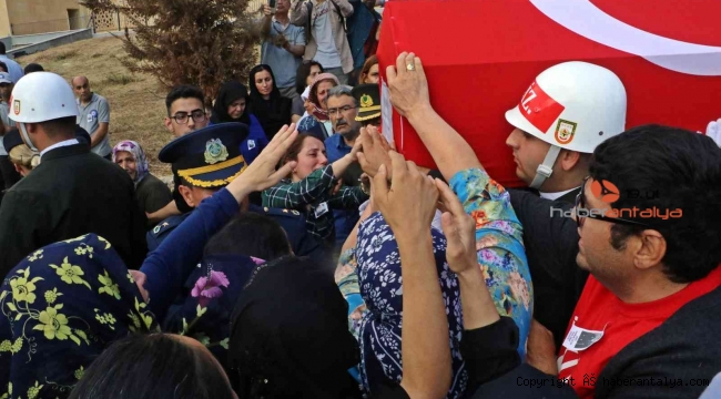 Şehit Piyade Teğmen Güler Antalya'da son yolculuğuna uğurladı
