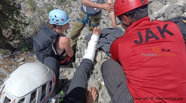 Sivri Dağ'a tırmanırken bacağı kırılan ABD'li turist helikopterle alındı
