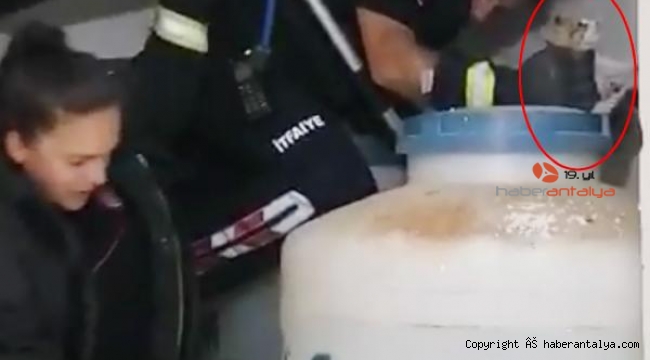 Tanklar arasında sıkışan kedi için seferber oldular
