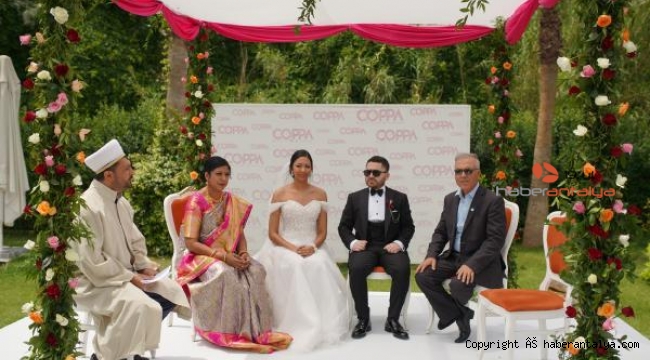 Ülkeleri arasındaki gerginlik nedeniyle Antalya'daki evlendiler