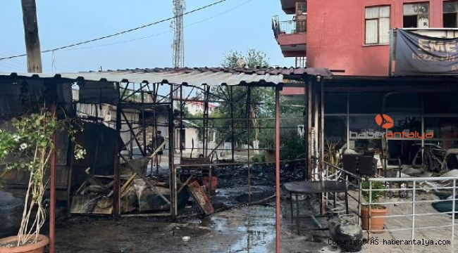 Yangında iş yeri kül oldu