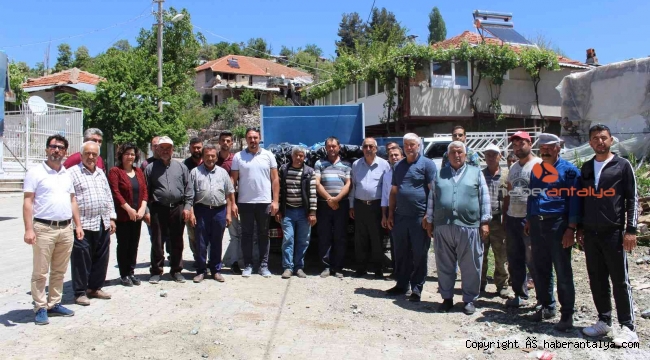 Antalya Büyükşehir Belediyesinden afetzede çiftçiye naylon desteği