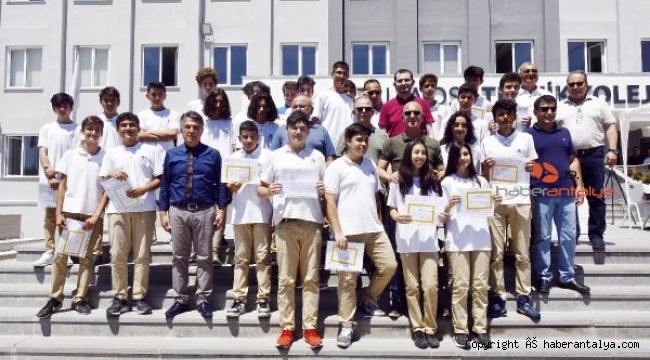 Antalya OSB Teknik Koleji'nde karne mutluluğu