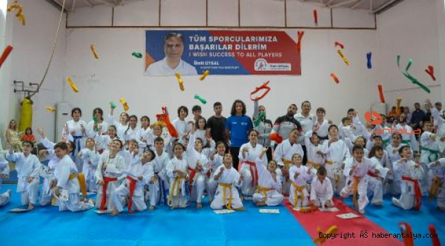 Antalyalı karateciler kuşak fırlattı