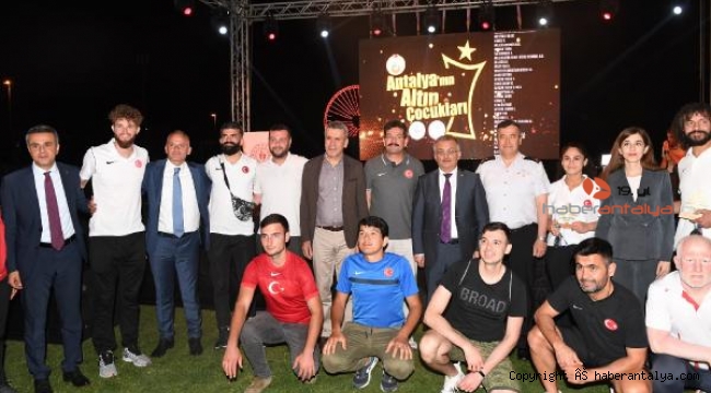 Antalya'nın Altın Çocukları'na plaket