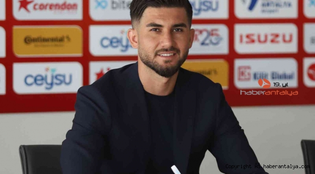 Antalyaspor'un yeni transferi Soner Aydoğdu resmi imzayı attı