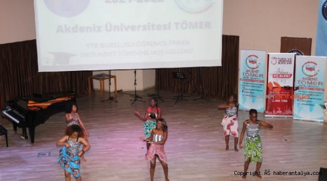 AÜ'de uluslararası öğrencilerden Türkçe gösteri