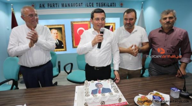 Başkan Tütüncü'ye doğum günü sürprizi