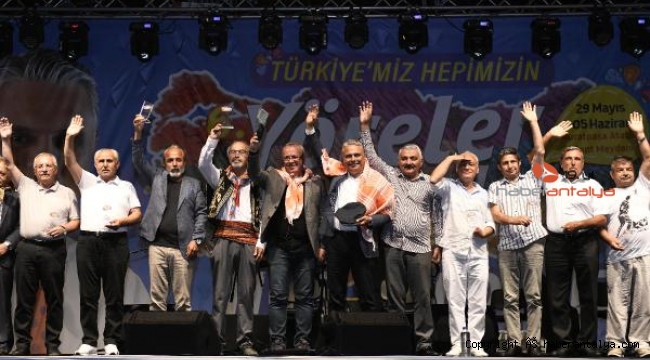 Başkan Uysal'dan kaşık havası