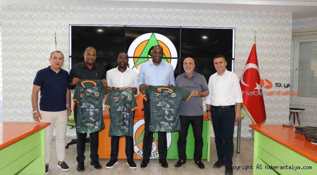 Dominika Başbakanı Skerrit'e Alanyaspor forması