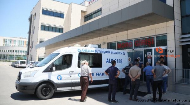 Eşinin öldürdüğü Selda ile 2 çocuğunun cenazesini babası aldı