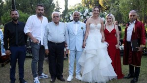 Gazeteci Özel, Antalya'da evlendi