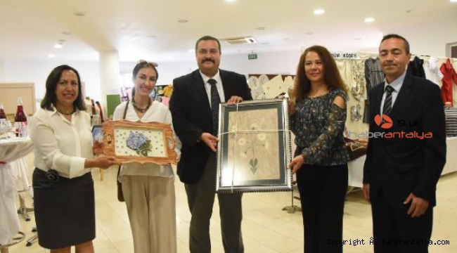 Halk Eğitim Merkezi'nin yıl sonu sergisi açıldı