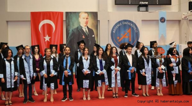 Hemşirelik Fakültesi öğrencileri ant içerek mezun oldu