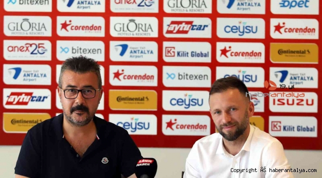Kaptan Hakan 1 yıl daha Antalyaspor'da