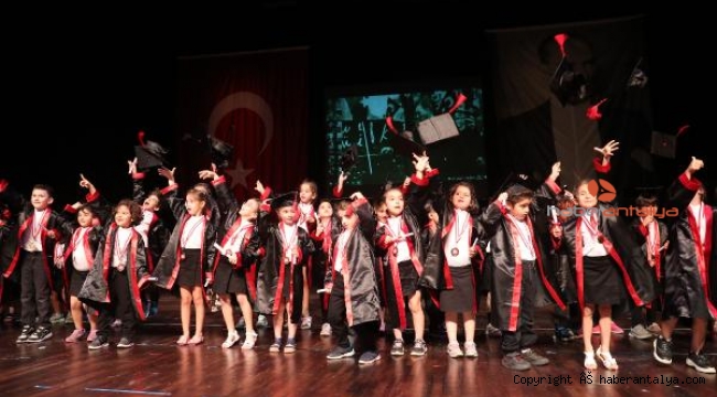 Kreş minikleri kep attı