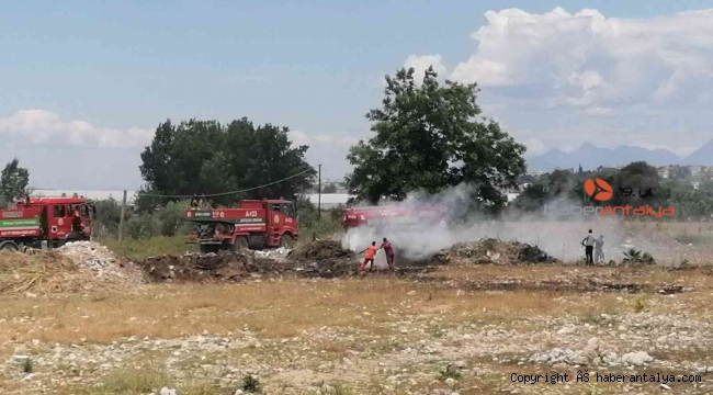 Manavgat'ta boş arsalardaki kuru otlar yangın tehlikesi oluşturuyor !