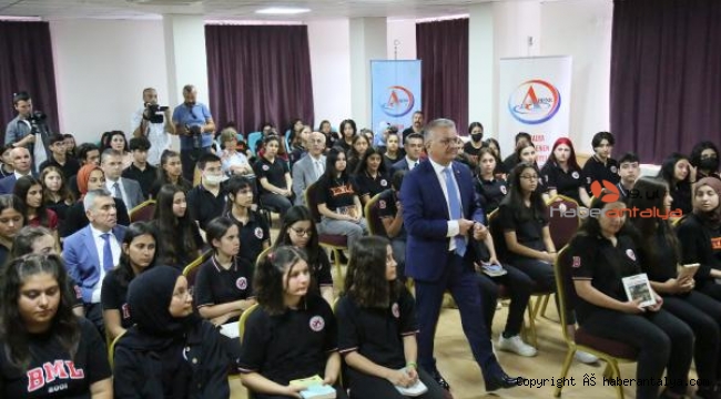 Meslek liselilere 'Gençlerle Başbaşa' kitabı