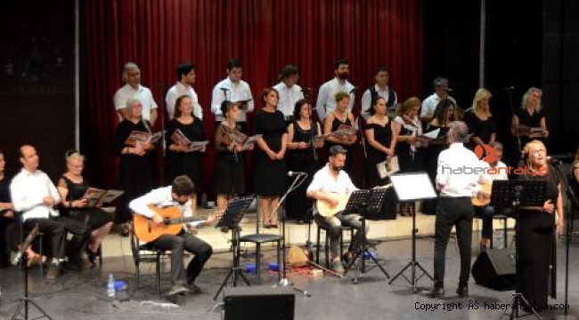 Muratpaşa'da türkülü şiirli gece