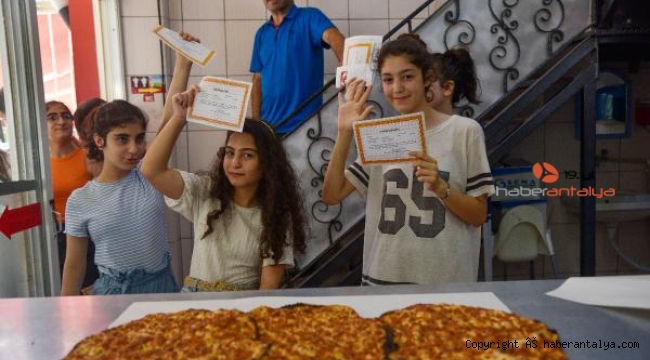 Öğrencilerin 'takdir' hediyesi lahmacun