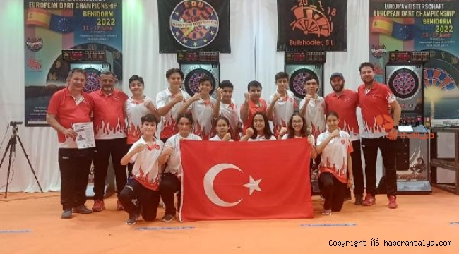 Okulda öğrendikleri dartla Avrupa şampiyonu oldu