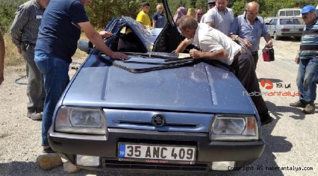 Otomobilin üzerine balya düştü: 1 yaralı