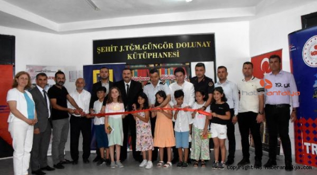 Özfidan kütüphane açtı, öğretmenlik yaptı