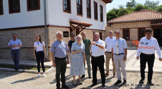 Rektör Özkan: "Üniversitemiz ve BATEM, araştırmalarıyla Antalya tarımına öncü olmaya devam ediyor"
