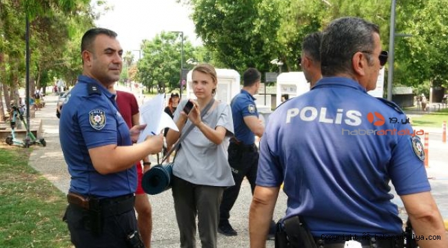 Rus kadın denizdeyken, para dolu çantası çalındı