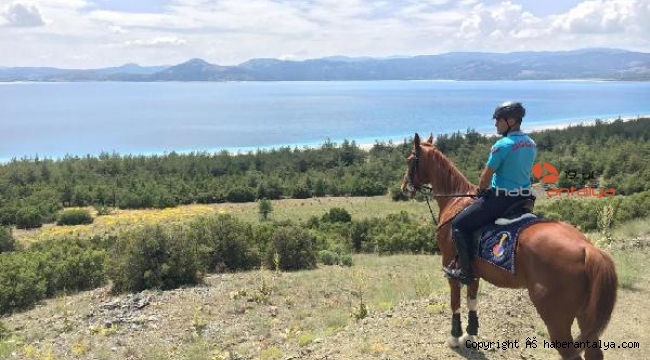 Salda Gölü'ne atlı jandarmalar bakacak 