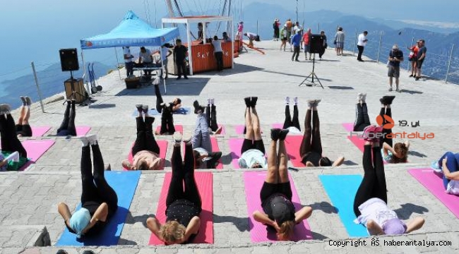 Tahtalı'nın zirvesinde pilates yaptılar