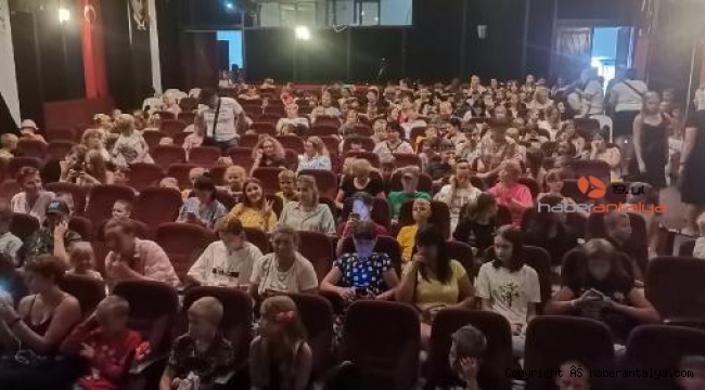 Ukraynalı çocuklar Kemer'de moral buldu