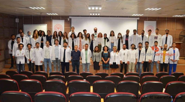 ALKÜ'de intörn doktorlar eğitimlerine başladı