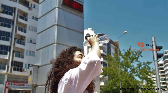 Antalya bildiğimiz gibi; termometreler 40'ı gösterdi, sahiller doldu