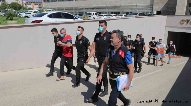 Antalya'da çeşitli suçlardan aranan 50 kişi yakalandı !