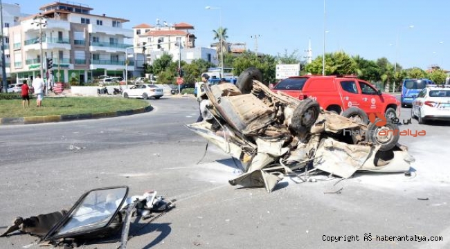 Antalya'da kavşakta feci kaza: 1 ölü, 3 yaralı