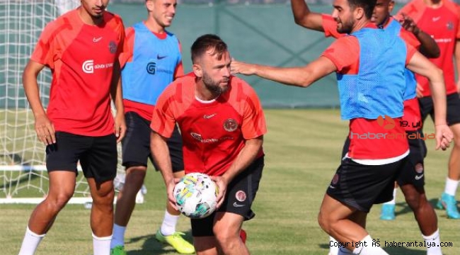 Antalyaspor çift antrenmanla hazırlıklarını sürdürüyor