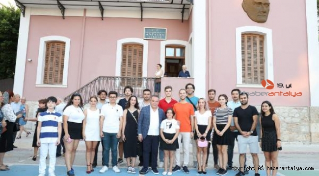 Başkan Böcek'ten Antalya Lisesi'ne destek